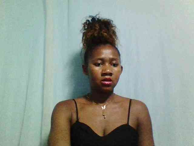 Reliane12 Live Webcam on BongaCams