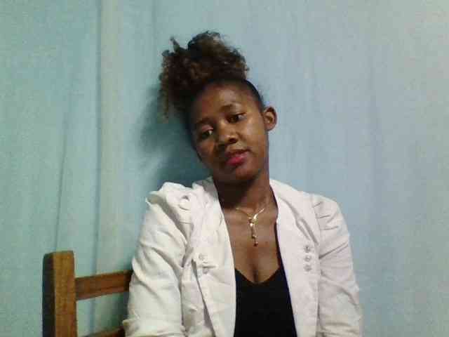 Reliane12 Live Webcam on BongaCams