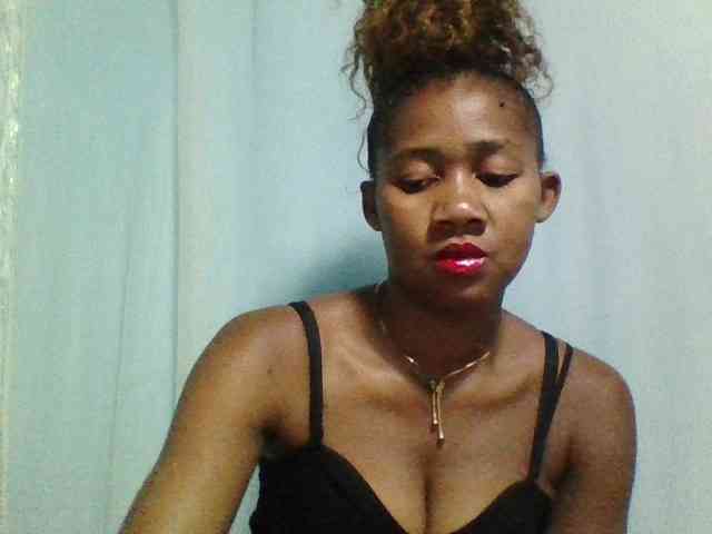 Reliane12 Live Webcam on BongaCams