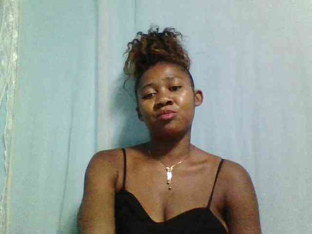 Reliane12 Live Webcam on BongaCams