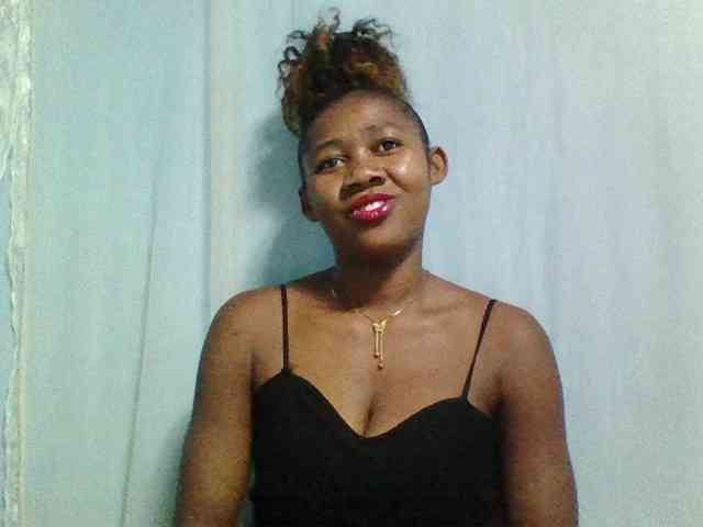 Reliane12 Live Webcam on BongaCams