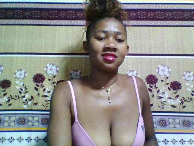 Reliane12 Live Webcam on BongaCams