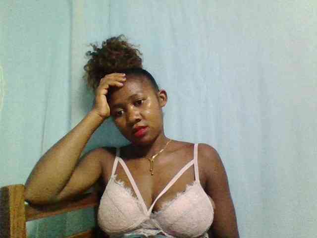 Reliane12 Live Webcam on BongaCams