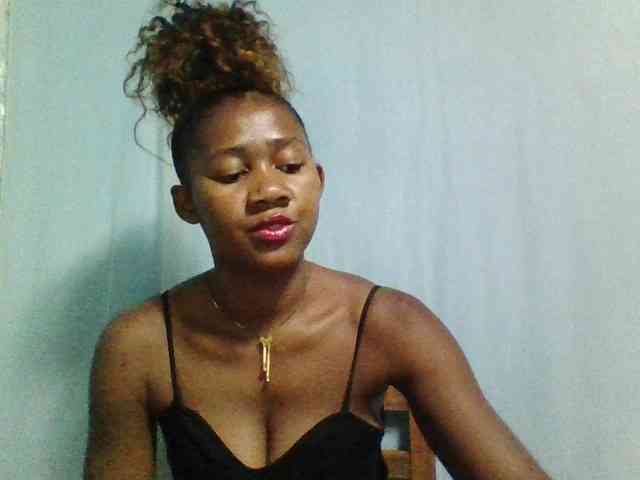 Reliane12 Live Webcam on BongaCams