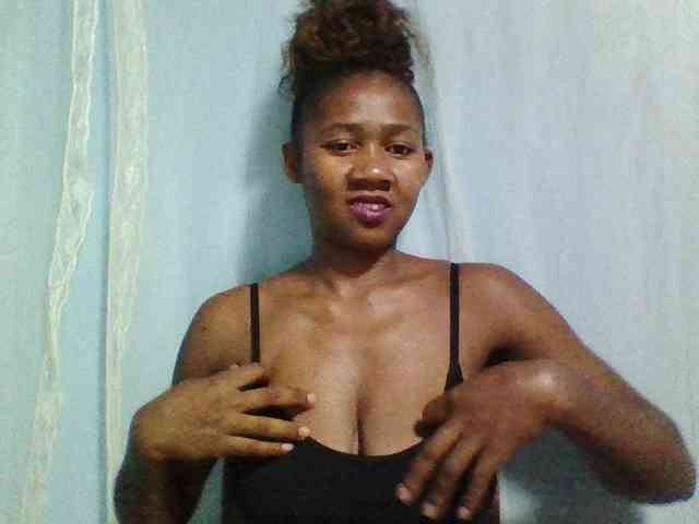 Reliane12 Live Webcam on BongaCams