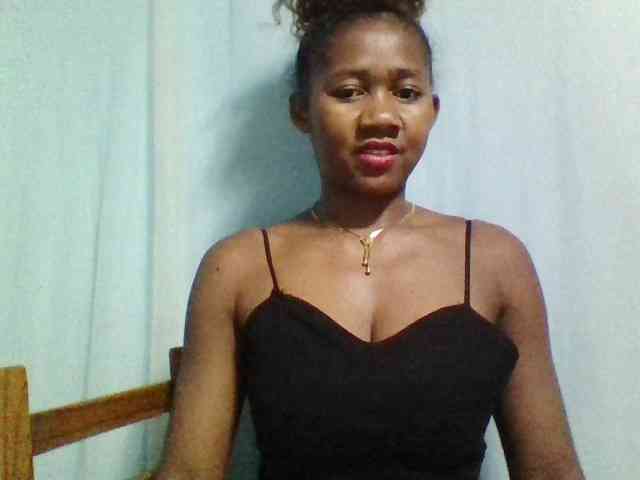 Reliane12 Live Webcam on BongaCams