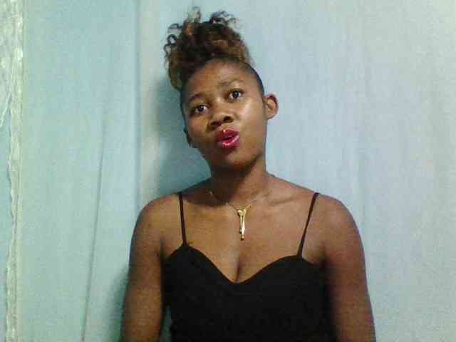 Reliane12 Live Webcam on BongaCams