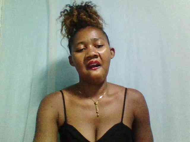 Reliane12 Live Webcam on BongaCams