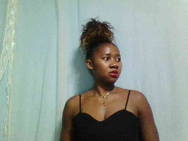 Reliane12 Live Webcam on BongaCams