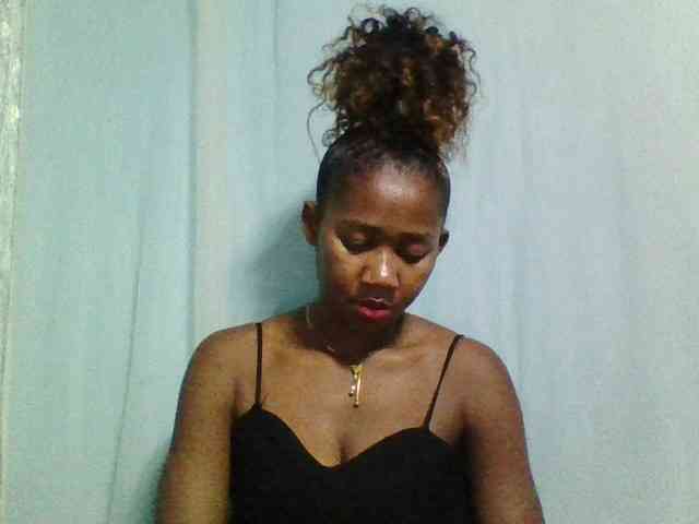 Reliane12 Live Webcam on BongaCams