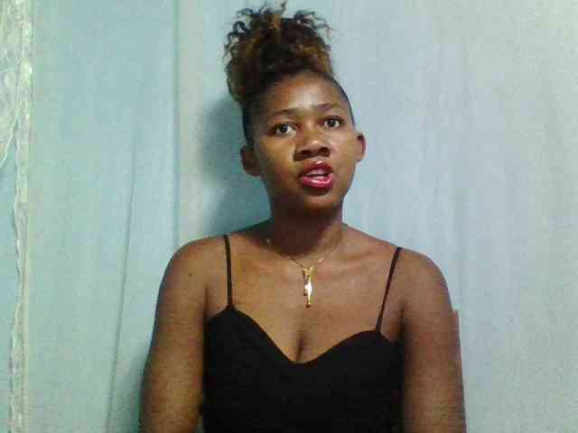 Reliane12 Live Webcam on BongaCams