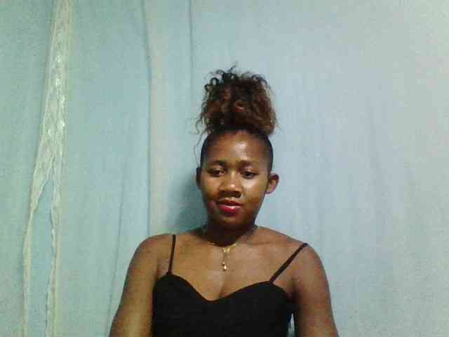 Reliane12 Live Webcam on BongaCams