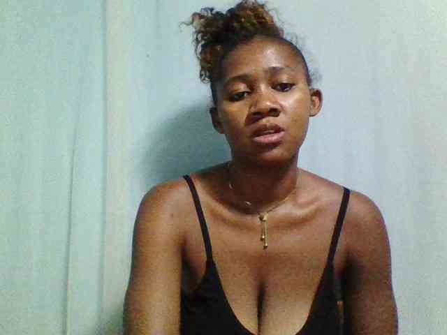 Reliane12 Live Webcam on BongaCams