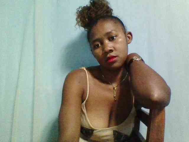 Reliane12 Live Webcam on BongaCams