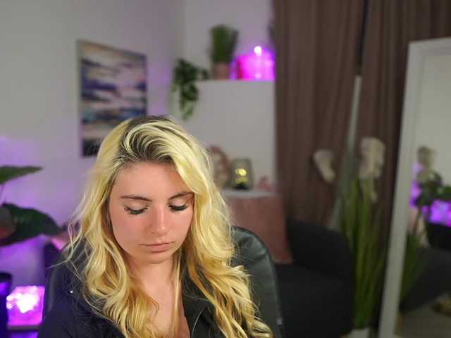 Jetpearl's BongaCams show and profile