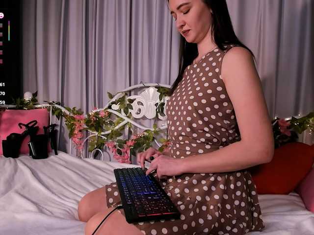 Pauline-wish's BongaCams show and profile