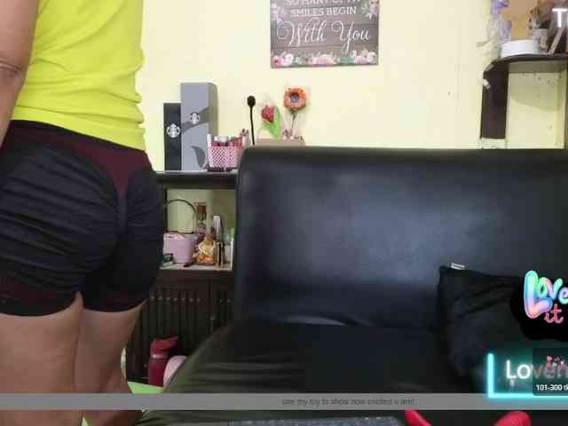 matureCharmi02 webcam