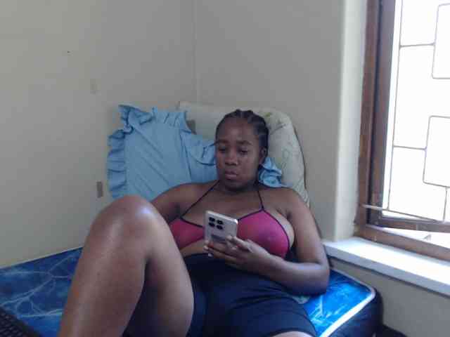 SexyLipsss Live Webcam on BongaCams