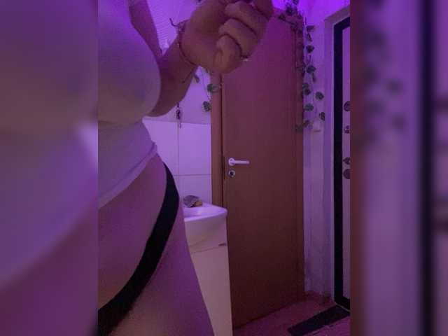 Dineli – webcam model profile photo