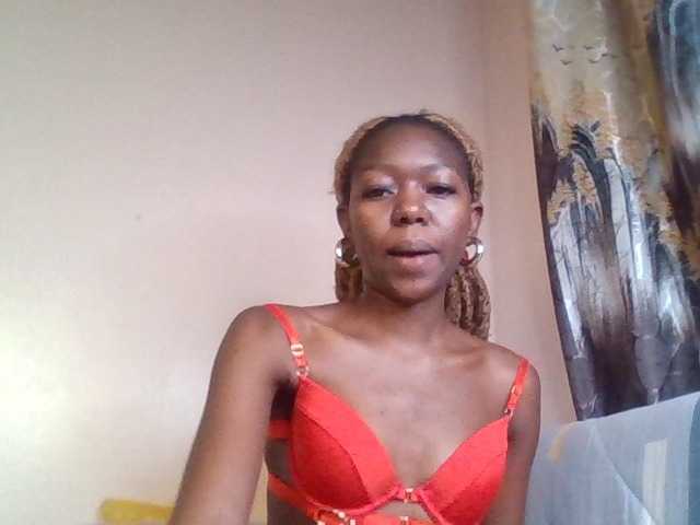 le modèle MemeLovesx est en webcam porno dans un show sur le site bongacams, il possède les tags suivants: Ebony,Redhead,Trimmed