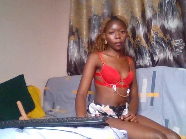 le modèle MemeLovesx est en webcam porno dans un show sur le site bongacams, il possède les tags suivants: Ebony,Redhead,Trimmed