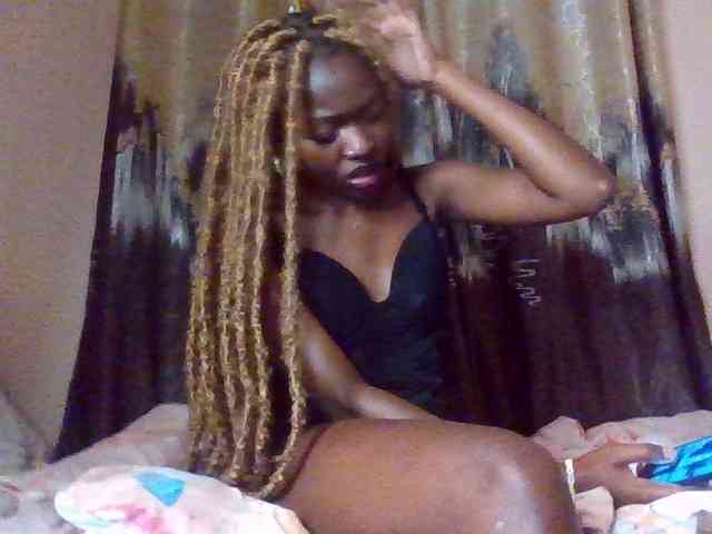 MemeLovesx Live Webcam on BongaCams