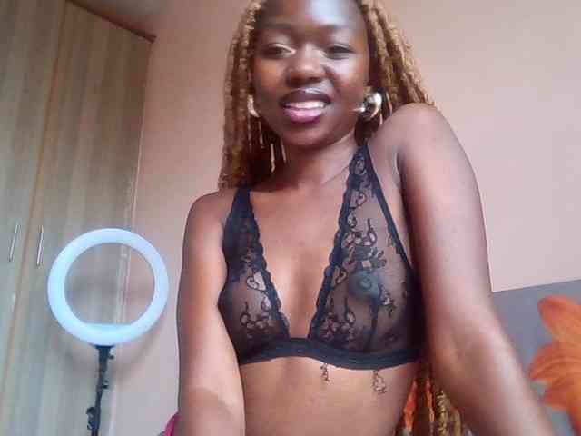 MemeLovesx Live Webcam on BongaCams