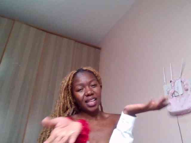 MemeLovesx Live Webcam on BongaCams