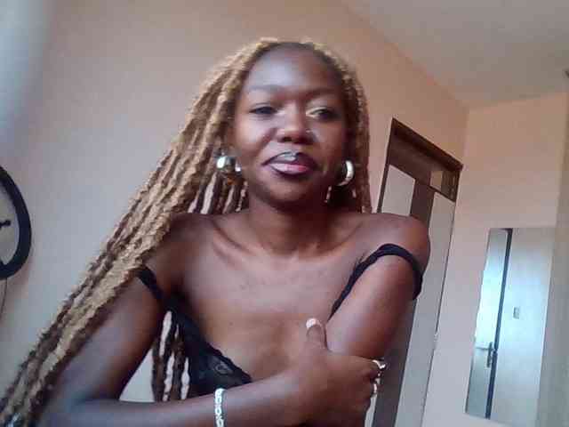 MemeLovesx Live Webcam on BongaCams