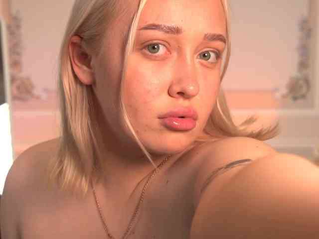 Blondessa-XO webcam