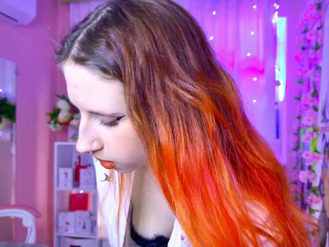 KimRedd's BongaCams show and profile