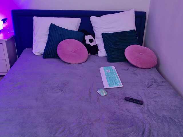 KimRedd's BongaCams show and profile