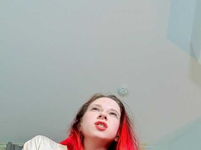 KimRedd's BongaCams show and profile