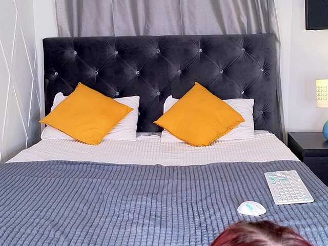 KimRedd's BongaCams show and profile