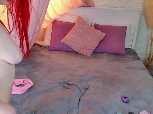 KimRedd Live Webcam on BongaCams