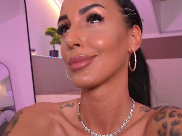 hayleybabe4's BongaCams show and profile