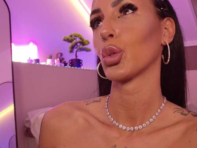 hayleybabe4's BongaCams show and profile