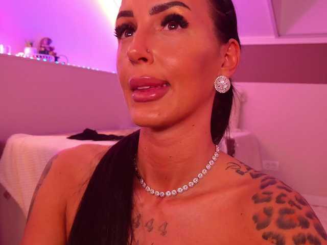 hayleybabe4's BongaCams show and profile