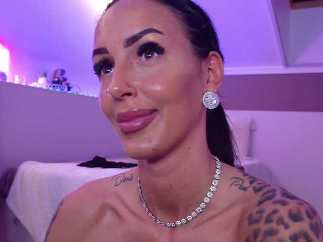 hayleybabe4's BongaCams show and profile