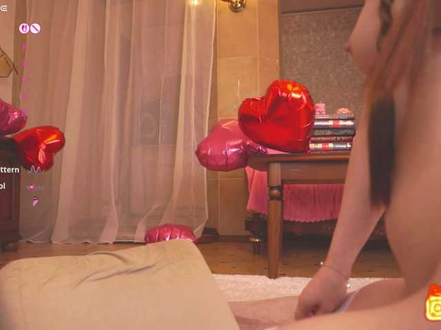 Holyhee's BongaCams show and profile