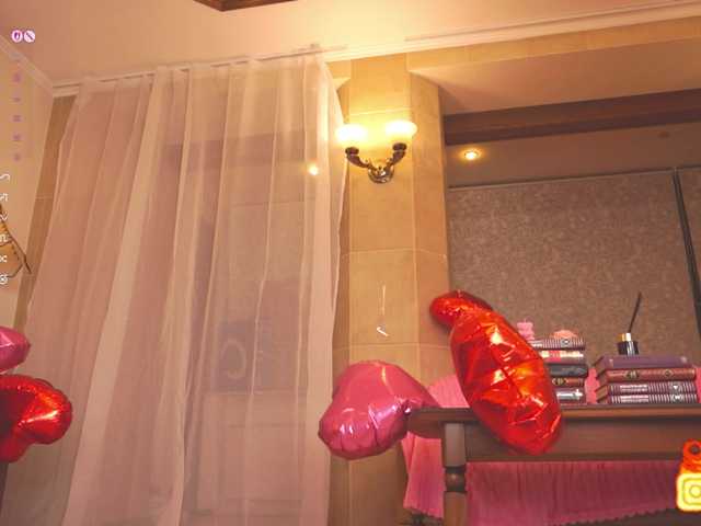 Holyhee's BongaCams show and profile