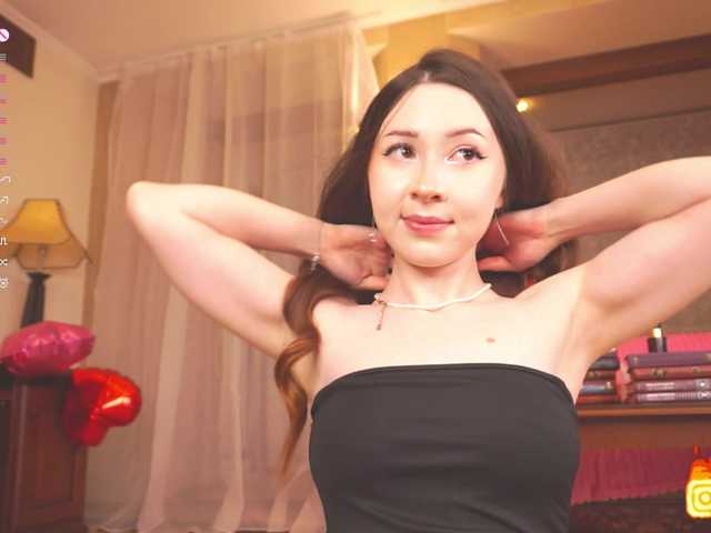 Holyhee's BongaCams show and profile