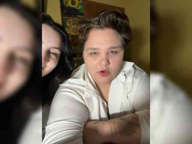 cute2girlscam webcam