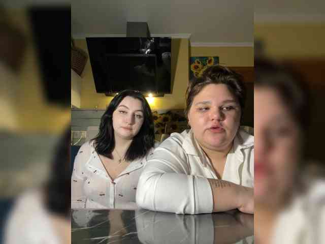 cute2girlscam webcam