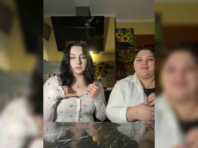 cute2girlscam webcam