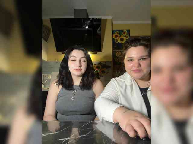 cute2girlscam webcam