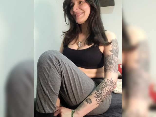 RoxanneRiddle69's BongaCams show and profile