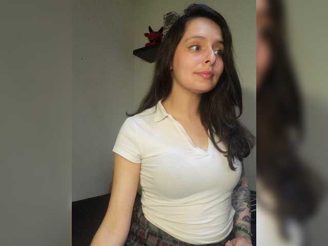 RoxanneRiddle69 live cam profile