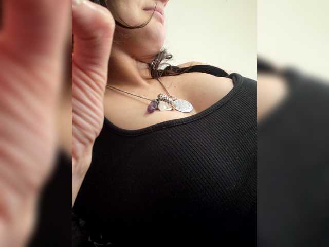 RoxanneRiddle69's BongaCams show and profile