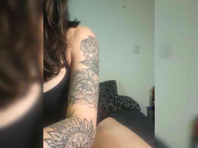 RoxanneRiddle69 webcam